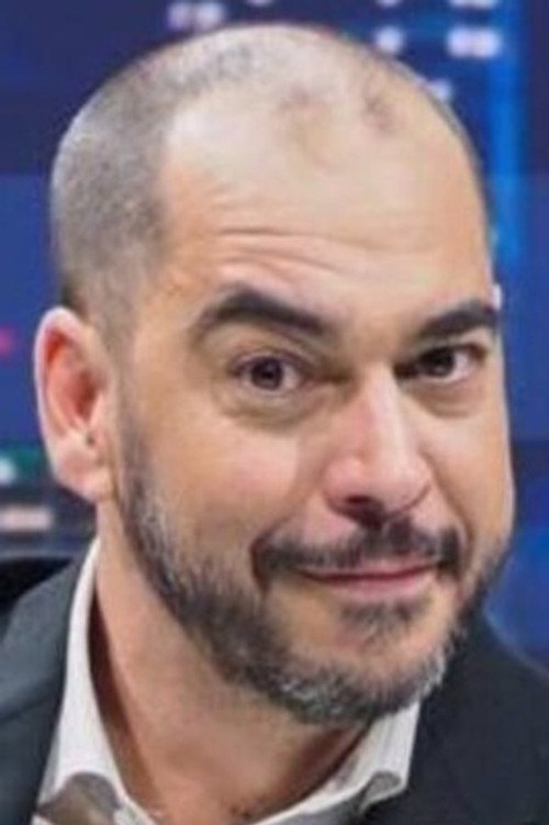 Aarón Gómez as Gustavo Mambo