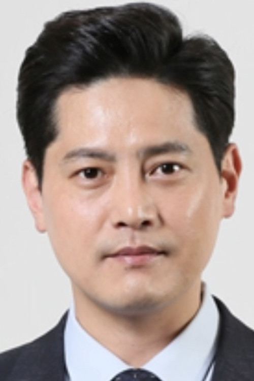 Byeon Woo-jong as Secret Investigator