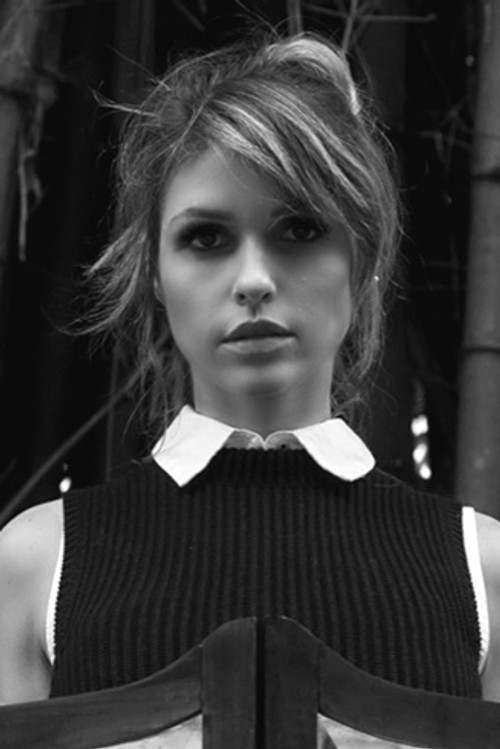 Juliana Helcer as Irene jovem