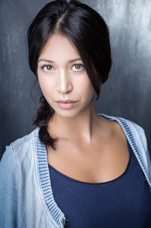 Hanna Stanbridge as Sarah