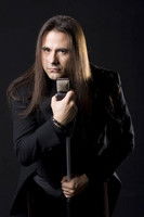 Andre Matos as Vocalista