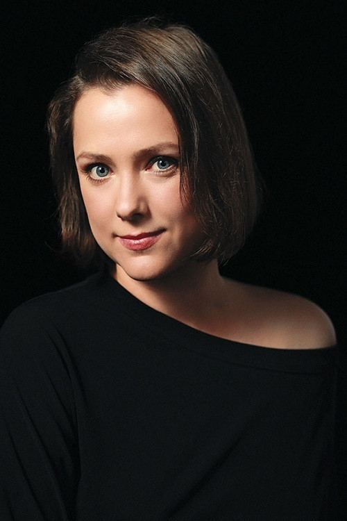 Наталия Ермолаева as Мила Горчакова (в титрах - Наталия Давыдова)