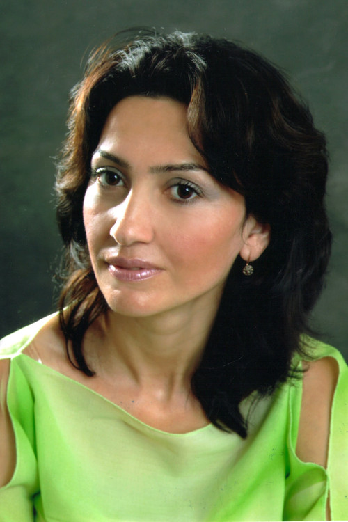Simuzar Aghakishiyeva as Narmina