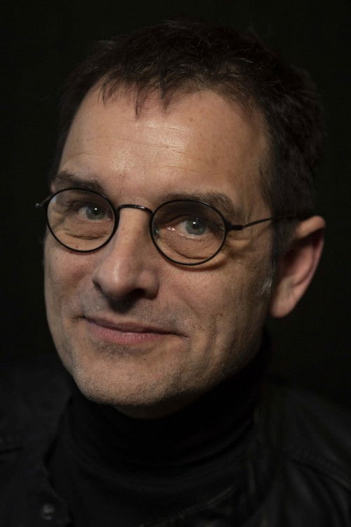 Thomas Leth Rasmussen as Arne