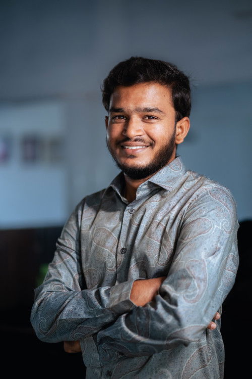 Mohan Babu as Van Driver