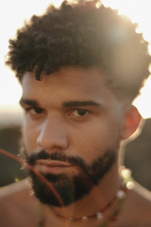 Lucas Leto as João Paulo