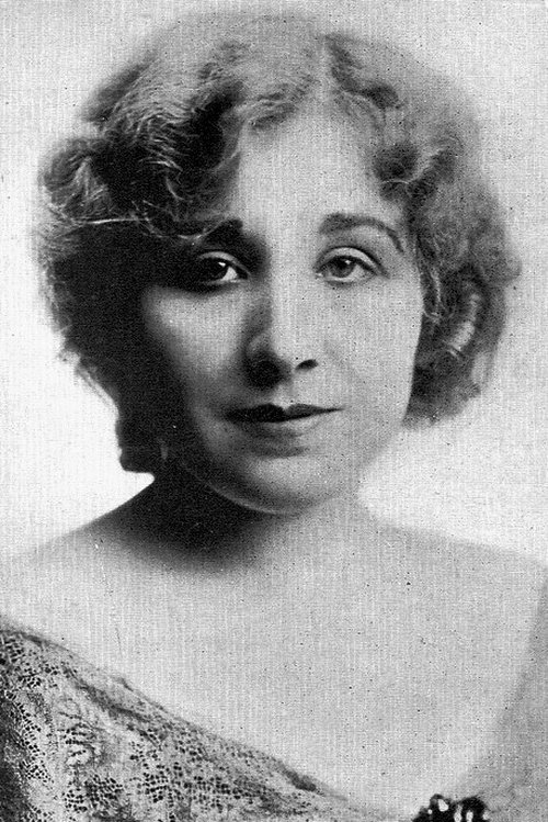 Sally Crute as Edith Trentoni