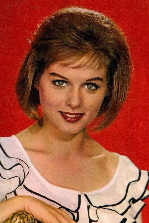 Lucile Saint-Simon as Françoise