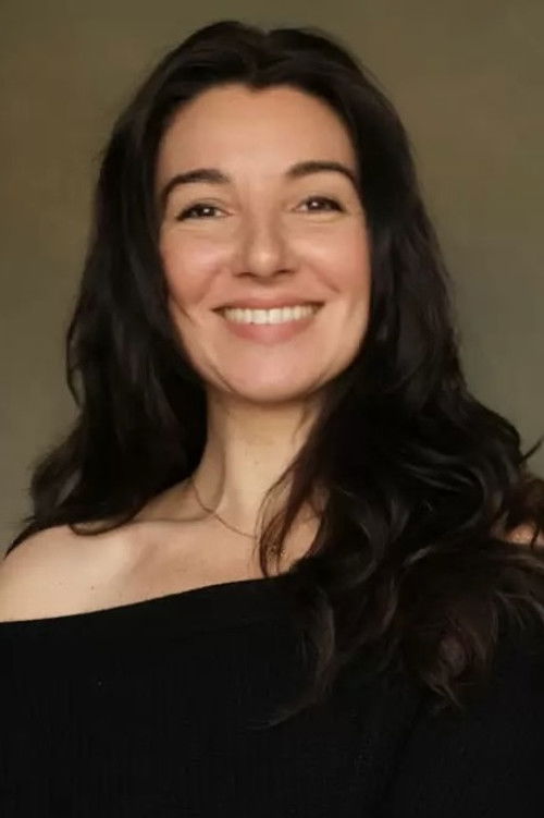 Valeria Bello as Wife