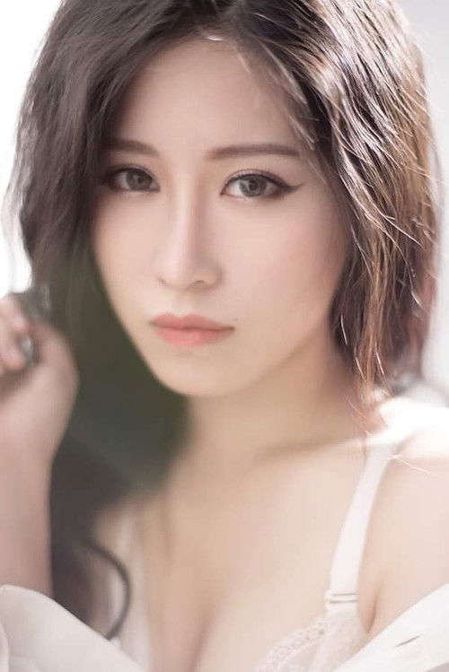 Ivy Huen as Zhou Wing Kei