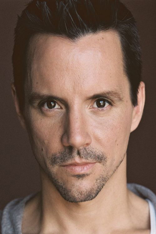 Enrique Sapene as Sebastian