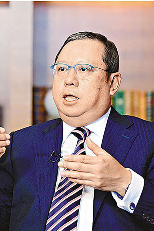 Peter Lam Kin-Ngok as Wealthy Business Man