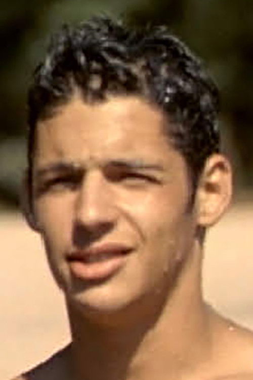 Mário Rodrigues as Friend