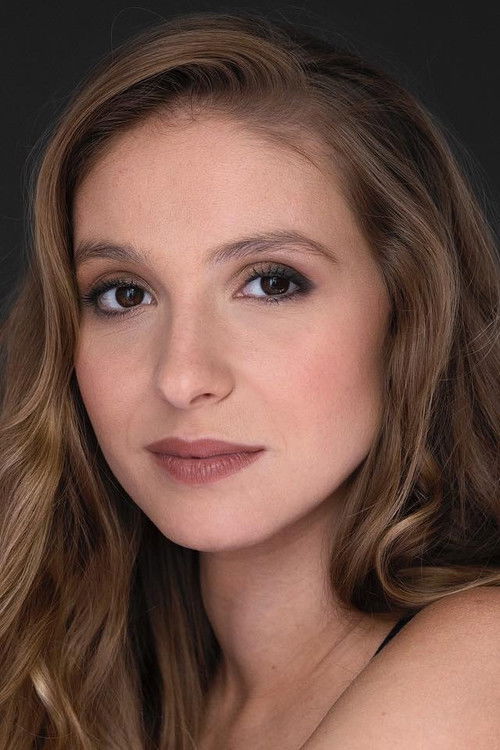 Carolina Frias as Laura Esteves