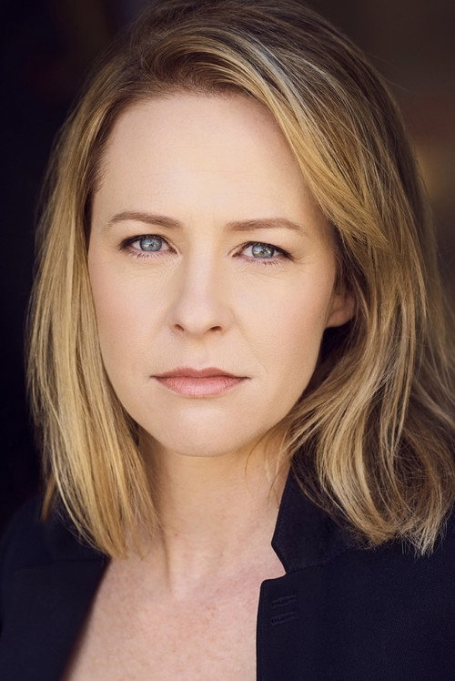 Amy Hargreaves as Leslie Pierson
