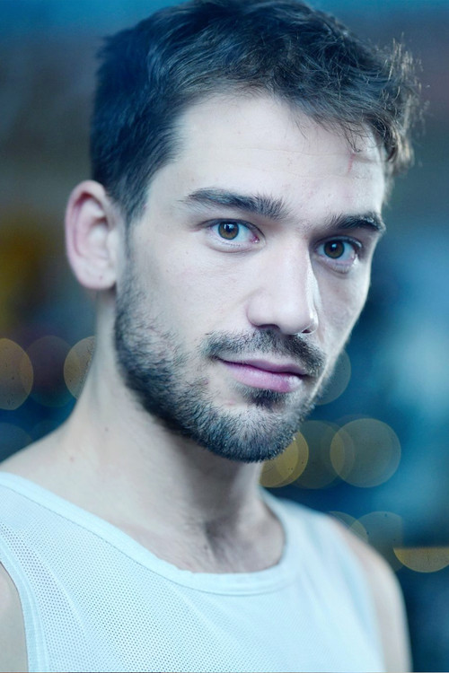 Ruben Badinter as Antoine