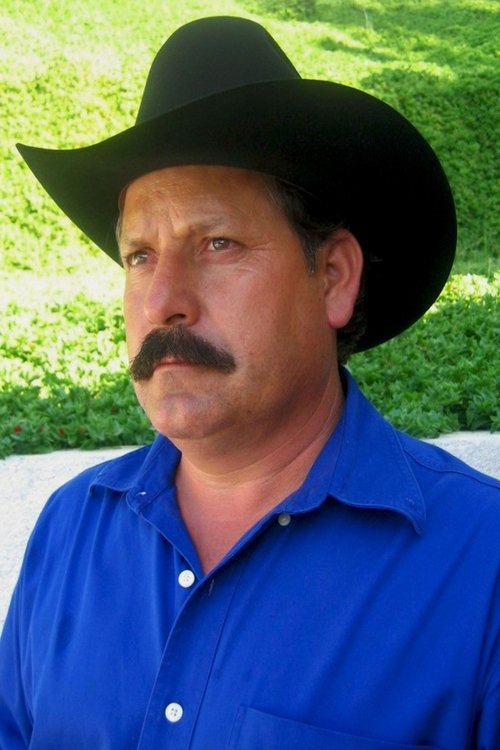 Federico Martinez as El Enmascarado