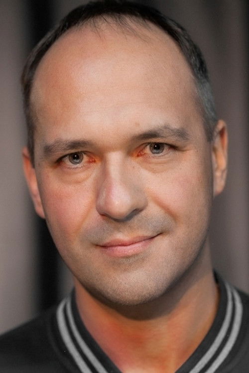 Oleksandr Papusha as Symon