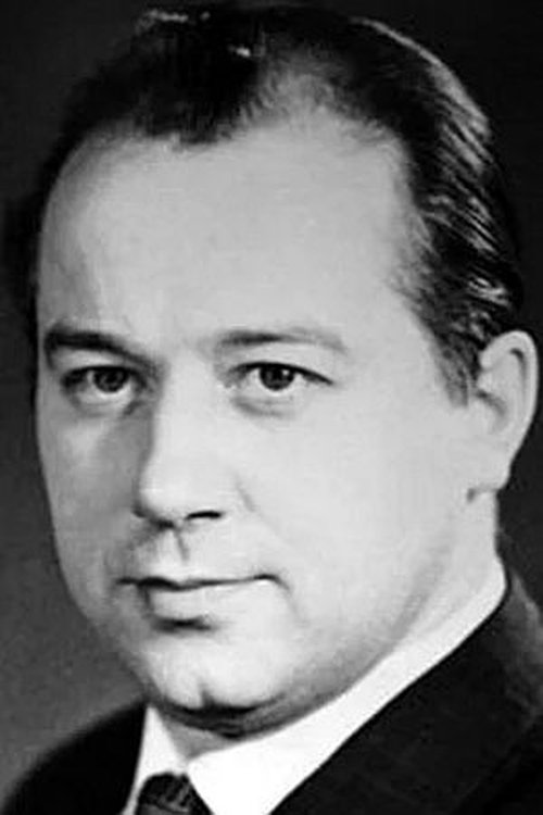 Yuri Volyntsev as Captain Zelyony (voice)