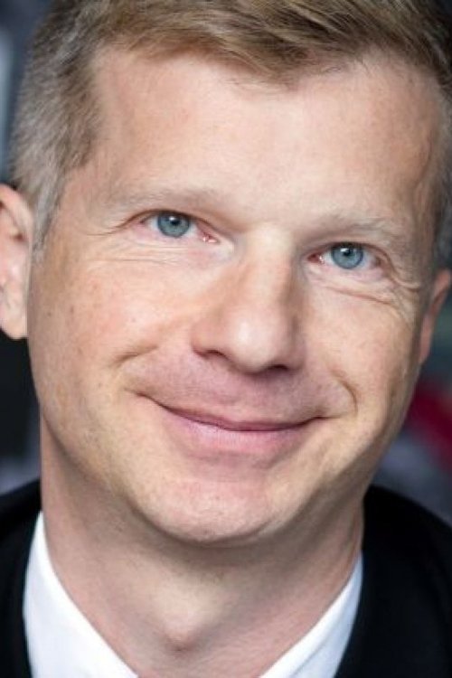 Jean-Yves Freyburger as Flic