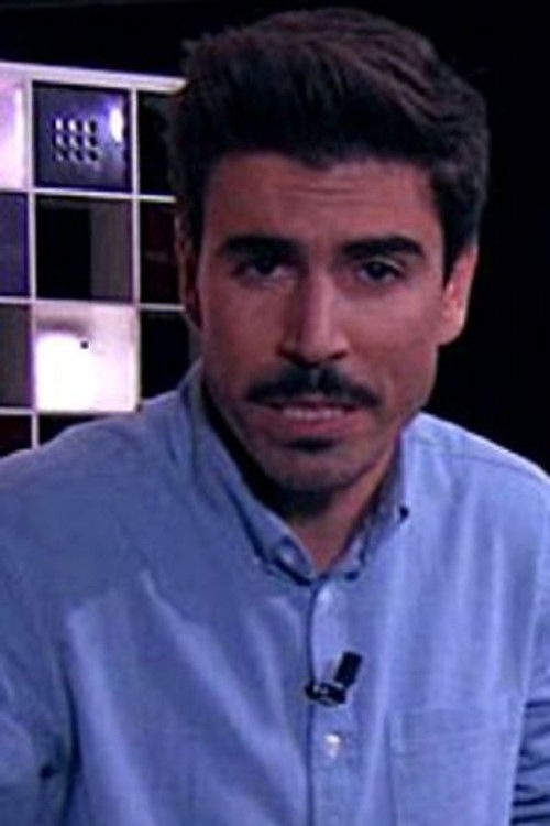 Luis Fabra as Reporter