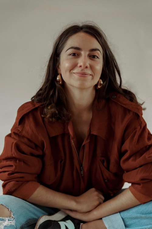 Hannah Mamalis as Emma