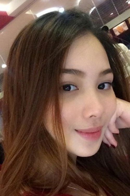 Elvina Mohamad as Zooey