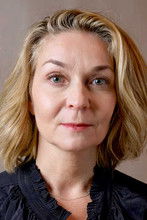 Amandine Rajau as Emmanuelle dite Manu