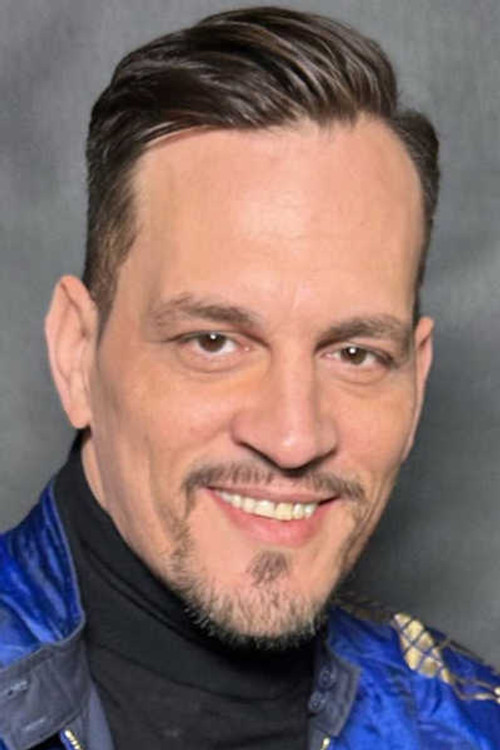 James Deano as Comédien