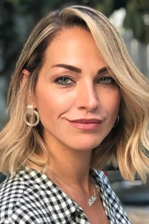 Aslı Mavitan as Yeşim