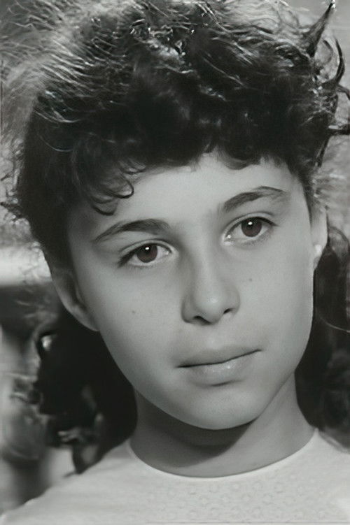 Albertine Sarov as Myriam Falk