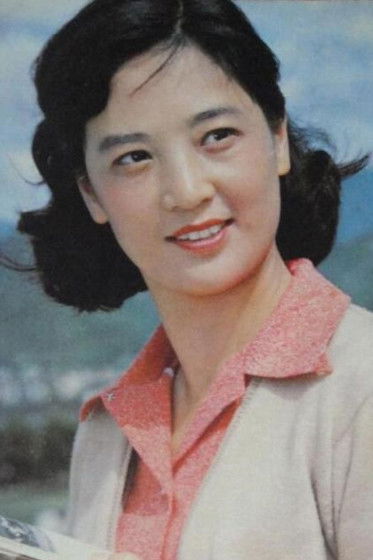 Yaren Sheng as 徐竹卿