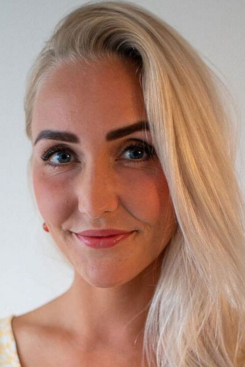 Mille Funk as Danser