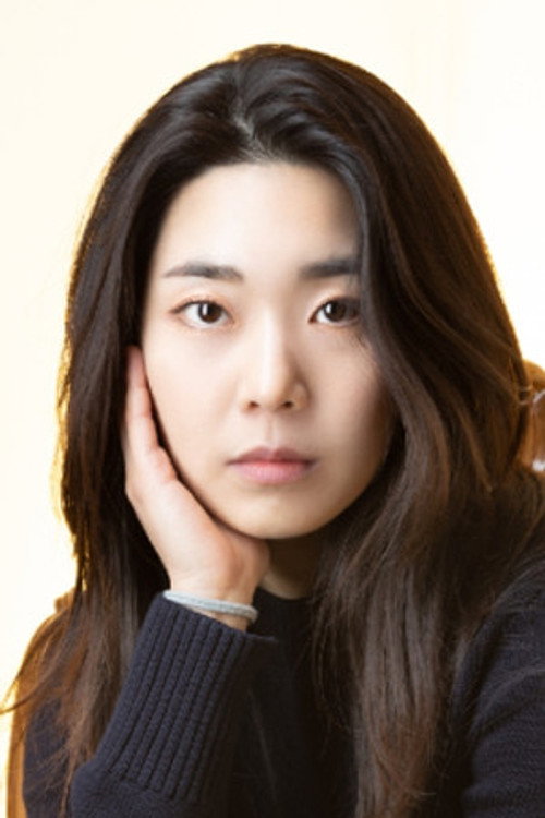 Han Woo-yeon as Reporter
