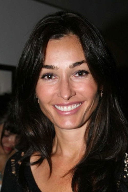 Dara Tomanovich as Veronica Dow