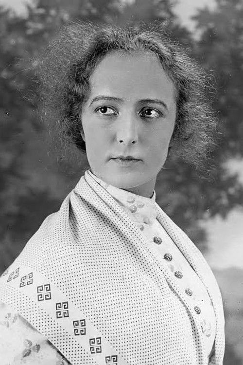 Heidi Blåfield as Henrika