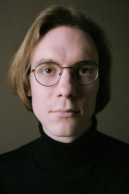 Kyle Odefey as George Smith