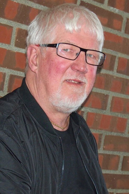 Tore Johansen as Gjertrud Sand / Hansi