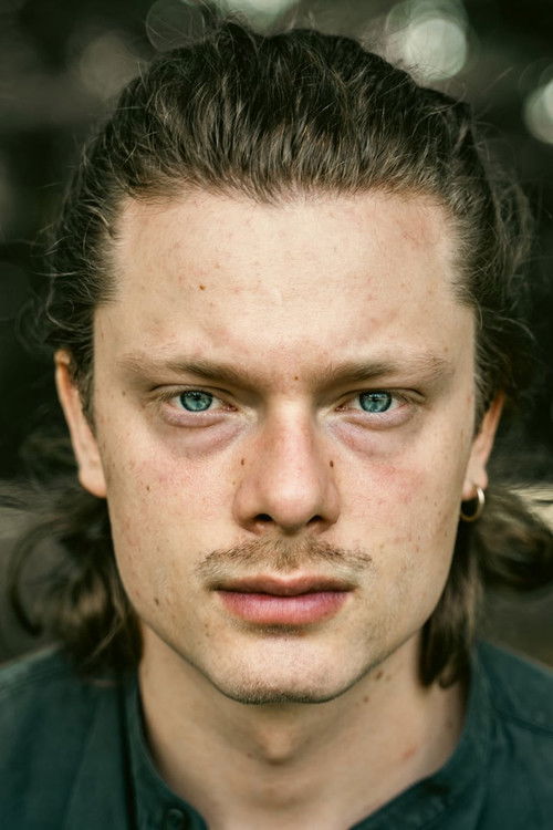 Nikolai Baar-Baarenfels as Hansi