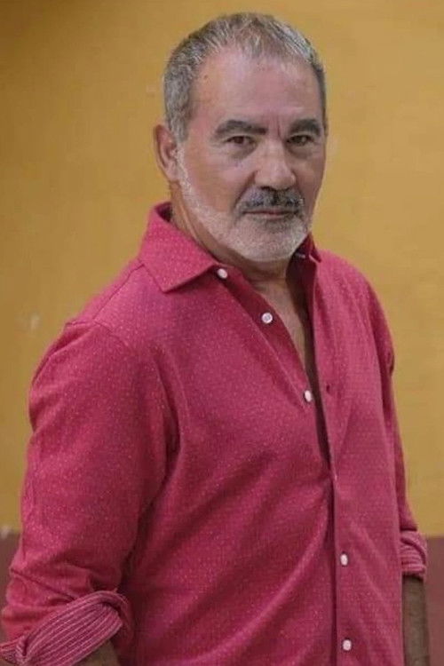 Valentín Paredes as Empleado del barco