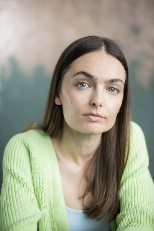 Daisy Boyden as Thea