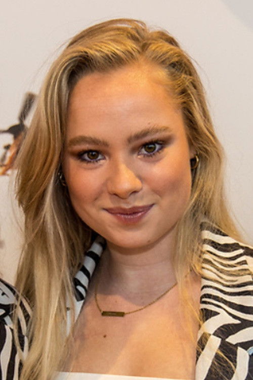 Mylène Waalewijn as 