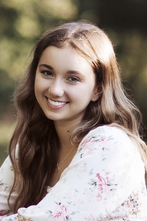 Alivia Roach as Maisie