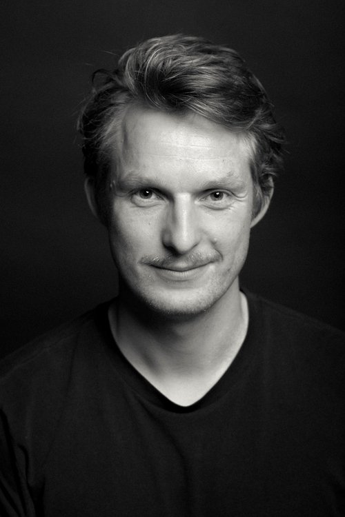 Rasmus Kjær Flensborg as Silas