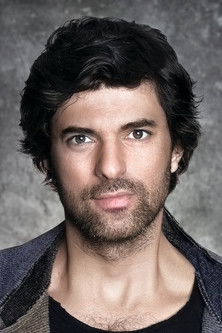 Engin Akyürek as Yüzbasi Salih