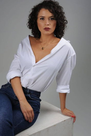Luana Dias as Cigana