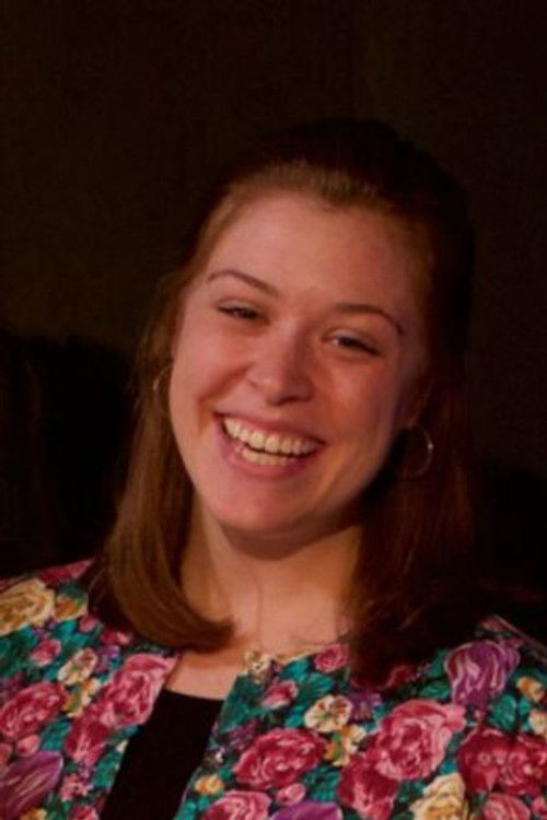 Tess Kunik as Nadine