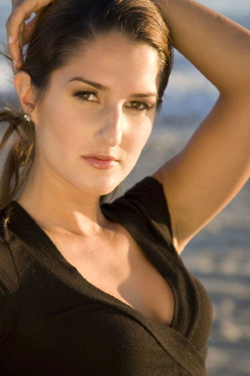 Monica Cabral as Clara