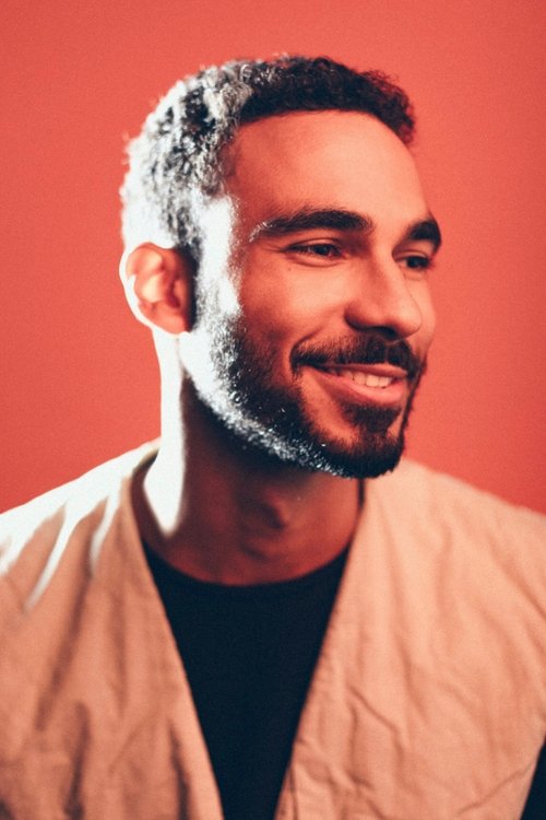 Austin Scott as Giles