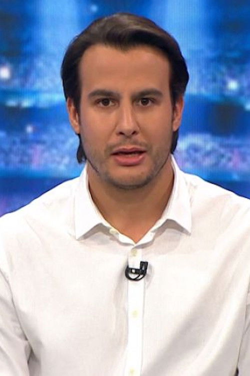 Juanfe Sanz as Self - Panelist